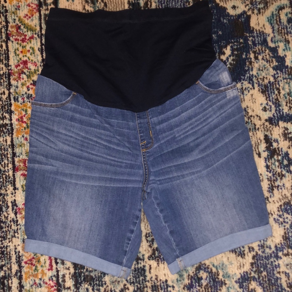 Maternity bermuda shorts